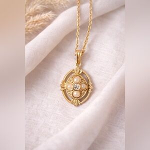 Vintage‎ Avon Gold and Pearl Pendant Necklace